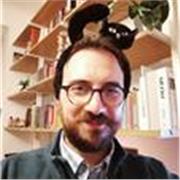 Laureato in Storia Contemporanea, solide conoscenze anche in filosofia.