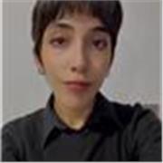 Maestra de apoyo en línea personalizada para niñas y niños de primaria en un ambiente amable, respetuoso y motivador