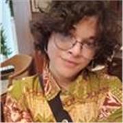 Com certificado Cambridge de inglês avançado (FCE), sou comunicativa e procuro ensinar alunos do fundamental ao ensino médio, mostrando a importância do conhecimento da língua estrangeira