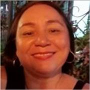 Profesora de español que imparte clases de niños de primaria y bachillerato