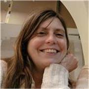 Profesora y licenciada de piano, imparte clases particulares a niños, adolescentes y adultos