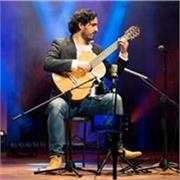Konzertgitarrist bietet professionellen Gitarrenunterricht für Kinder, Jugendliche und Erwachsene! 