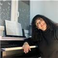 Profesora de música licenciada en conservatorio y con más de 12 años de experiencia en conservatorios como profesora y pianista, se ofrece para dar clases de piano, lenguaje musical y composición musical a todas las edades a partir de los 4 años aproximad