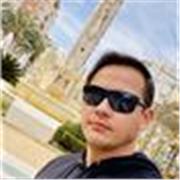 Soy programador web full stack, tengo una titulación en ingeniería.