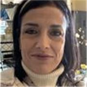 Sarei lieta di insegnare la mia bellissima seppur un po’ complessa lingua madre a tutte le persone che vengono da altri paesi .