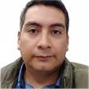 Profesor de Matematica imparte clases personas de todas las edades