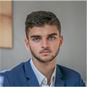 Etudiant en école de commerce, sportif de très bon niveau en football et avant tout, passionné de sport