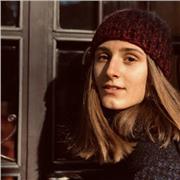 Giovane studentessa diplomata al liceo inglese offre lezioni, conversazioni ed aiuto compiti a persone di tutte le età