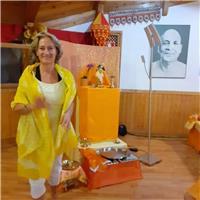 Profesora en el centro Sivananda de Madrid