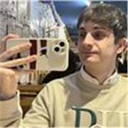 Joven estudiante apasionado por el fútbol con capacidad para enseñar este deporte a personas de todas las edades 