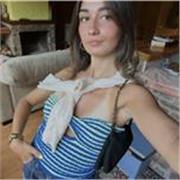 Profesora de refuerzo que se adapta a las característica de cada alumno. Comprensiva y entusiasmada por que mejoren.