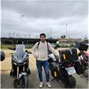 Profesor con experiencia dando refuerzo y apoyo poniendo pasión y gusto al realizarlo. 