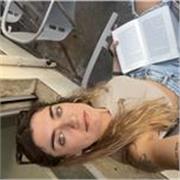 Española pero completamente bilingüe en Inglés, con el titulo TEFL.