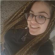 Sono una ragazza con esperienza in aiuto compiti e ripetizioni sia di materie scientifiche sia umanistiche.