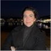 Graduada en Derecho por la Universidad Pablo de Olavide en Sevilla.