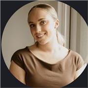 Diplômée en Staps, j’offre des cours de coaching sportif mais aussi des cours de danse et même pour vos mariages ! :)