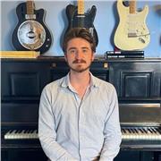 Patient piano/guitar tutor teaching beginners to advanced students