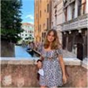 Studentessa di lettere offre ripetizioni per superiori
