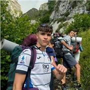 universitario con el título de bachillerato internacional con gran vocación por la enseñanza, ayudar a jóvenes en lo que pueda