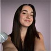 Logopeda especializada en voz y canto, con experiencia en el entrenamiento vocal a través de la música 