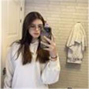 Me defino como una persona profesional paciente y con mucha energía, me encanta dedicarme a los niños y ayudar a su crecimiento 