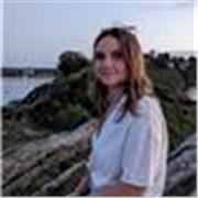 Je donne des cours et du soutien scolaire du primaire au lycée. J'ai de l'expérience. Je suis specialisée en biologie et anglais