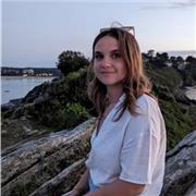 Je donne des cours et du soutien scolaire du primaire au lycée. J'ai de l'expérience. Je suis specialisée en biologie et anglais
