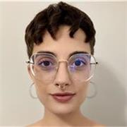 Studentessa in Magistrale Editoria e Scrittura alla Sapienza, impartisce lezioni su argomenti di storia e cultura generale