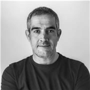 Profesor de fotografía de estudio y producto, 30 años de experiencia trabajando para las mejores empresas, el corte inglés, Lacoste, Prada...etc