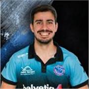 Entrenador personal y preparador físico con años de experiencia en el diseño y supervisión de programas de entrenamiento adaptados