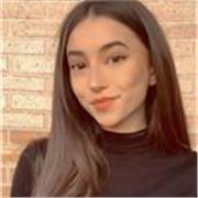 Universitaria con título de C2 en inglés que ofrece preparación a exámenes oficiales y práctica oral