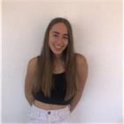 Joven de 18 años imparte clases de inglés, matemáticas y otras asignaturas a niños de primaria y secundaria