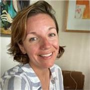 Artist and teacher from the US excited to teach English focused on art and culture.