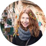 Insegnante con 25 anni di esperienza come grafico, offre le lezioni in Adobe Photoshop, Illustrator e InDesign.