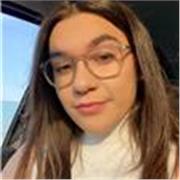 Studentessa di Giurisprudenza impartisce lezioni di materie umanistiche