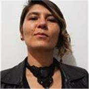 Clases de teoría musical y composición. Guío la creación de temas propios, usando la guitarra y la voz como base práctica