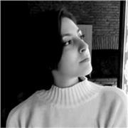 Laureata 110 e lode in Graphic design and Illustration alla RUFA di Roma ed ex studentessa del Liceo Artistico Misticoni