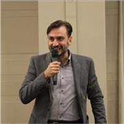 Laureato in Storia e Forme delle Arti Visive e Scienze dei Beni Culturali, offro lezioni di storia dell'arte, storia della popular music, storia del cinema e storia del fumetto on line o in presenza