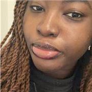 Étudiante en économie-gestion ayant un bac spécialité maths donne des cours de mathématiques aux collégiens et lycéens en ligne.