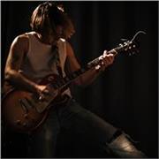 Étudiant en Master d’enseignement et artiste, je vous propose des cours de guitare s’adressant principalement aux débutants.