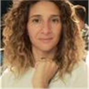 Insegnante per aiuto compiti di economia e matematica