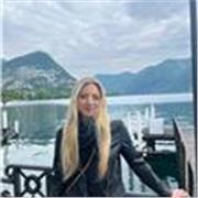 Insegnante con livello C1 di inglese, impartisce lezioni online o in presenza nella zona di Oderzo / Conegliano. 