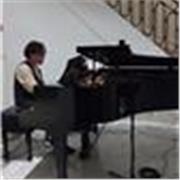 Profesor de Piano y Música, Titulado, con más de 20 años de experiencia.