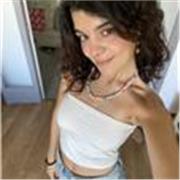 Profesora de apoyo escolar. Puedo ayudar a hacer deberes o preparaciones para exámenes. Las materias que más domino son: inglés, lengua castellana, catalán, historia, filosofía… También puedo enseñar solfeo y piano