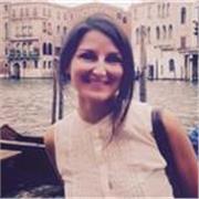 Laureata in architettura, diplomata all accademia impartisce lezioni private di sotria dell arte