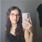 Professeur d'anglais donne des cours en ligne, a des élèves de 6 à 14 ans