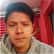 Profesor de geografía da clases a niños de todas las edades