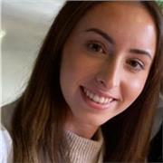 Profesora de cualquier materia para niños de todas las edades. 
Estoy realizando el grado de enfermería.