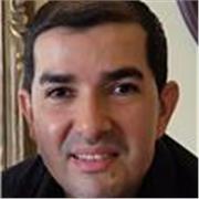 Puedo enseñar Español a Italianos, he vivido allí y conozco ambos.