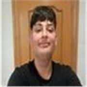 Soy una persona con la que se puede hablar bastante fácil, soy joven lo que creo que en parte beneficia más ya hay más cercanía 